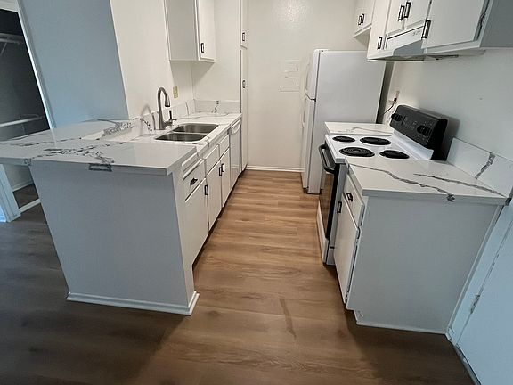 4th image of 23515 Lyons Ave Unit 287