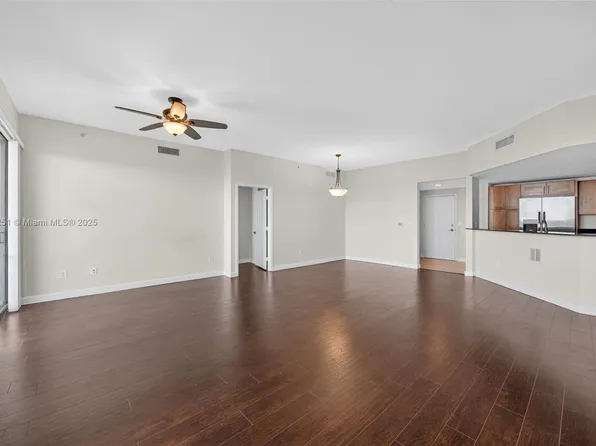 8390 SW 72nd Ave APT 704, Miami, FL 33143