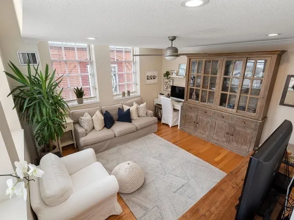 106 13th St APT 302, Charlestown, MA 02129