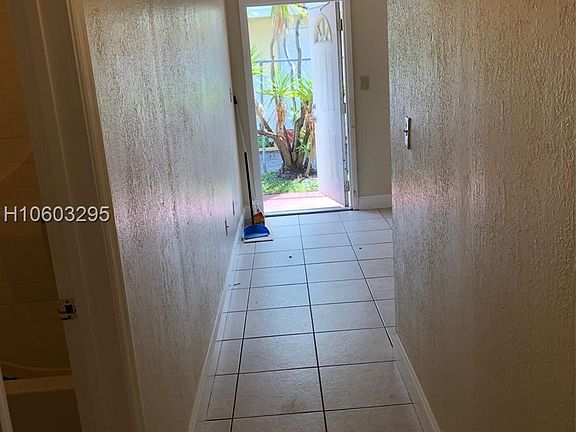 3rd image of 109 NW 14th Way APT 4