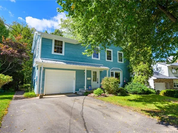 560 Squires St, Fredericton, NB E3B 3V4