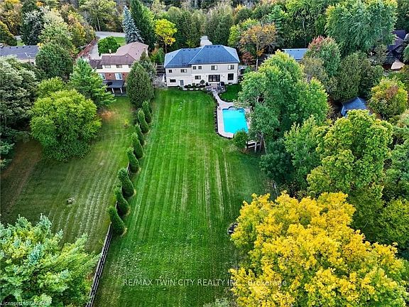 5th image of 855 Avenue Rd