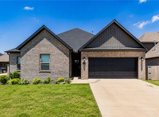 1930 Lordsburg Ct, Bentonville, AR 72713