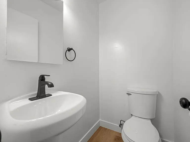 928 4th St #5 — Photo 25