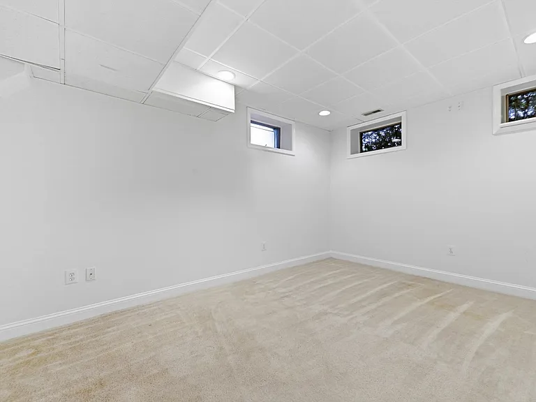 17545 Hardy Rd — Photo 15