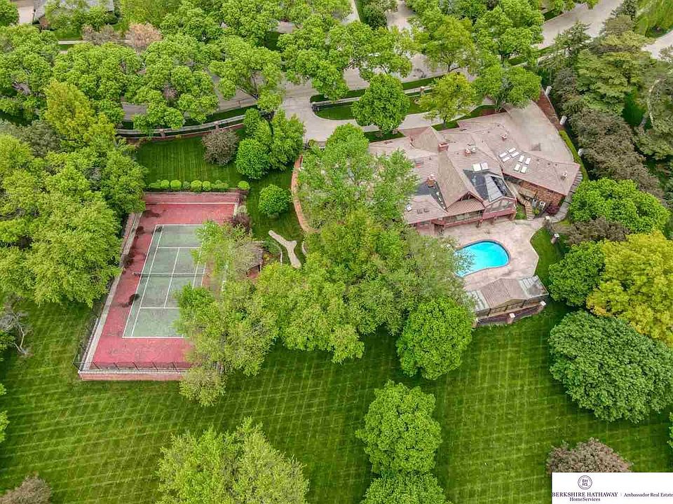 1st image of 9917 Fieldcrest Dr