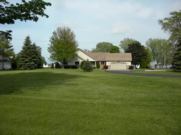 N8925 Lakeshore Dr, Van Dyne, WI 54979