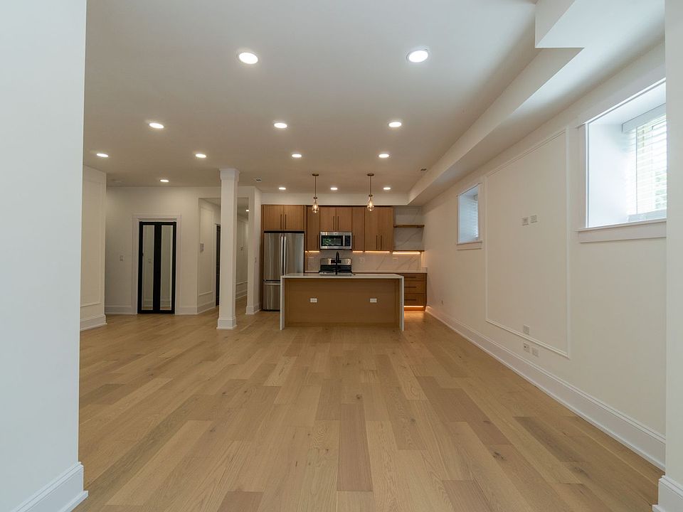 1st image of 1900 W Ainslie St APT 3