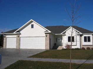 296 Rivers Edge Dr, Grand Forks, ND 58201