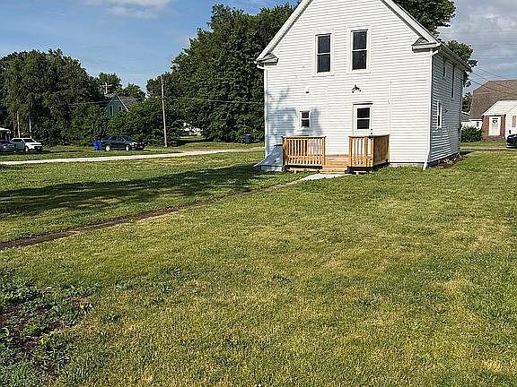5th image of 920 N Vine St