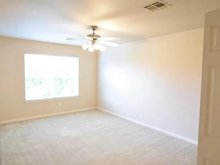 4 Hollywood Ct — Photo 18