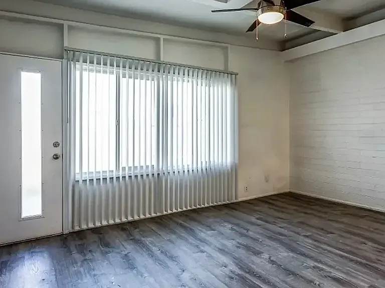 2 bed, 920 sqft, $1,299 — Photo 2