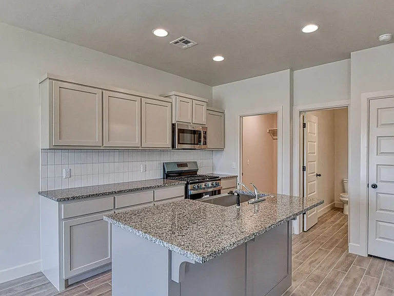 8101 Solare Pl — Photo 11