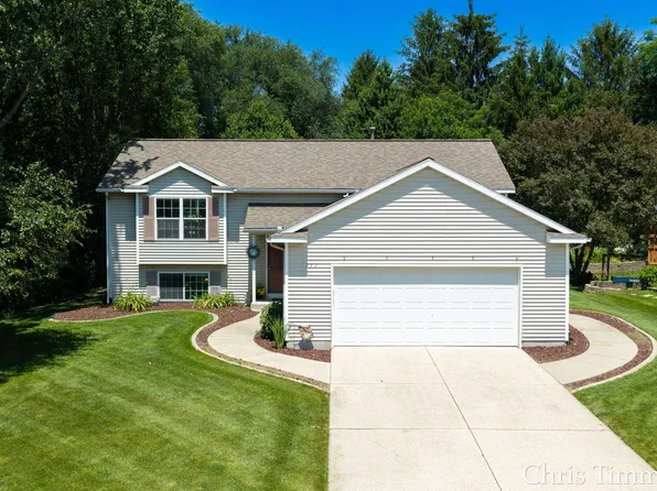 9777 Jane Dr, Zeeland, MI 49464