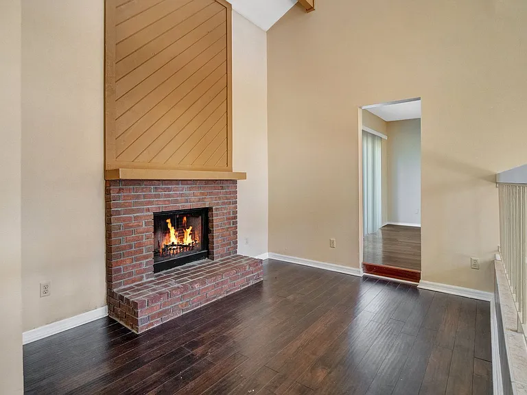 110 N Deerwood Ave — Photo 3