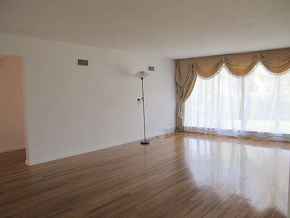 3rd image of 7456 Ahern Ave