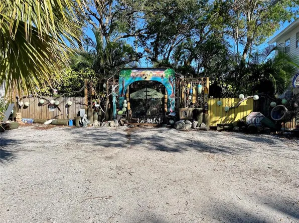 3022 56th St S, Gulfport, FL 33707