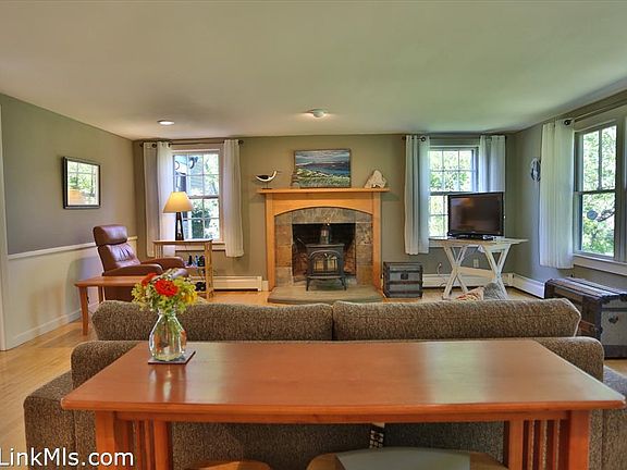 3rd image of 16 Allens Ln