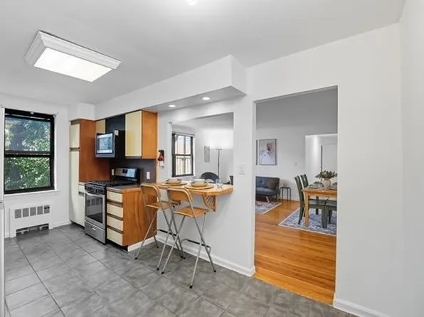 67 West 48th Street image 6 of 13