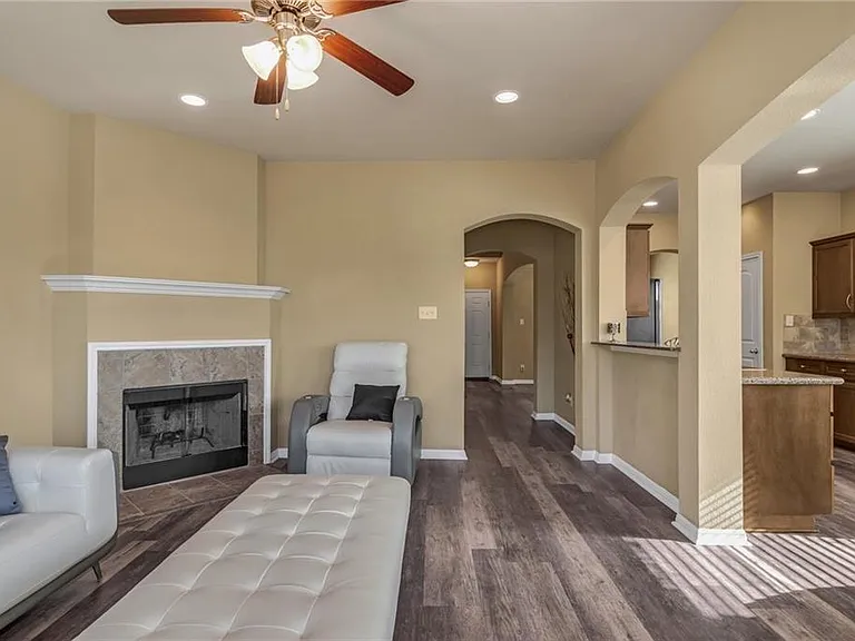 3418 Castleton Dr — Photo 8