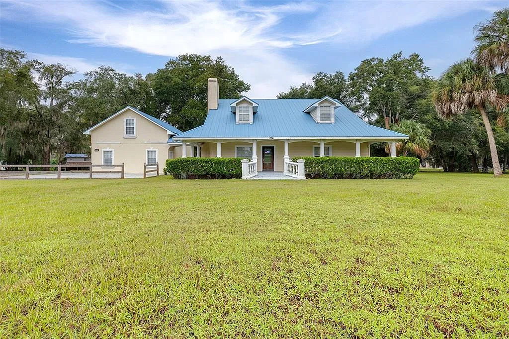4 bed, 4.5 bath, 2978 sqft, $3,900 — Photo 1
