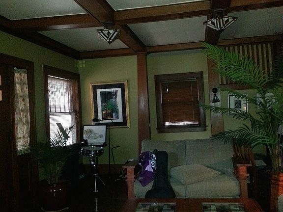 Living room / piano studio