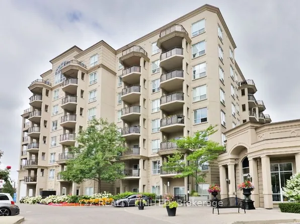 8 Maison Parc Ct #202, Vaughan, ON L4J 9K5