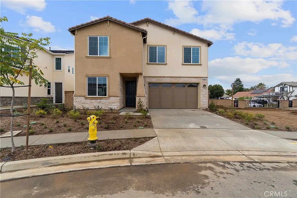 5 bed, 2712 sqft, $3,395 — Photo 1