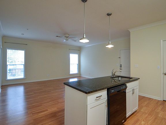 4th image of 93 Lummus Dr