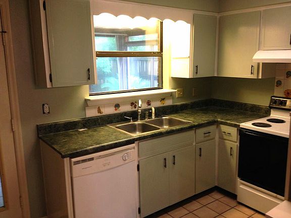 3rd image of 618 Virginia Oak Ct