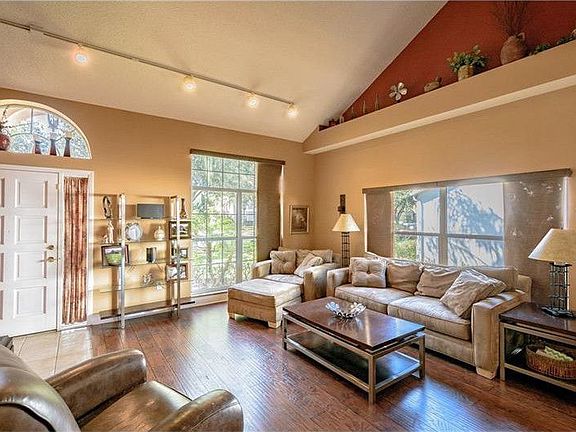 3rd image of 11212 Longbrooke Dr