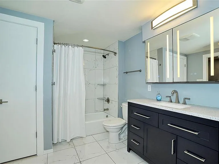 320 Fort Duquesne Blvd #12M — Photo 12