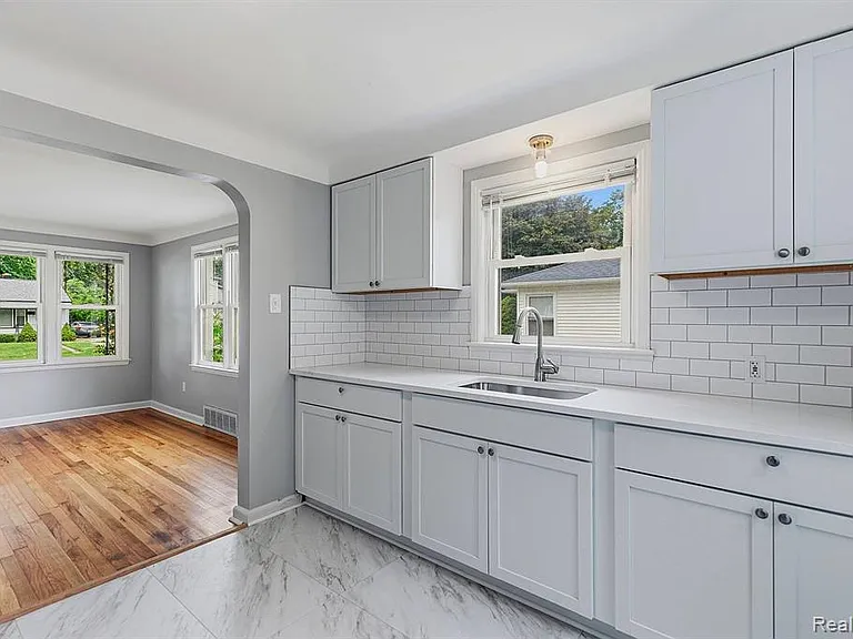 77 Huron Ave — Photo 10