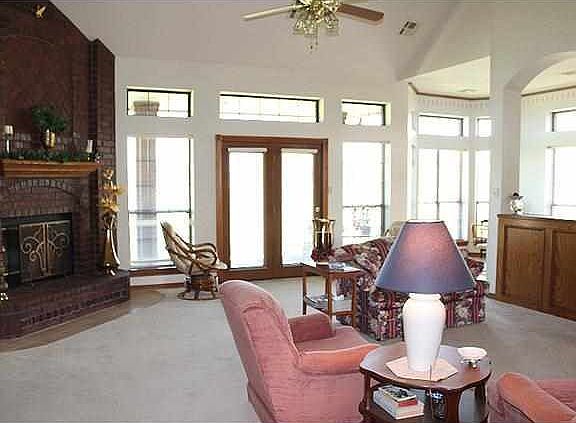 3rd image of 6 NW Hillview Dr