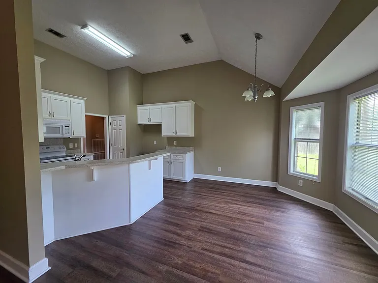 311 Cambridge St — Photo 10