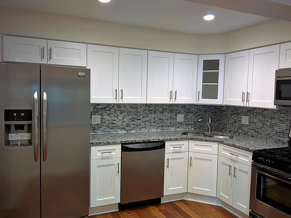3rd image of 50 N Park Blvd
