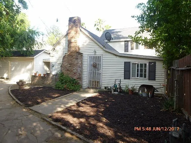 2382 Forrest St photo 1