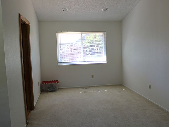 5th image of 1832 Village East Dr