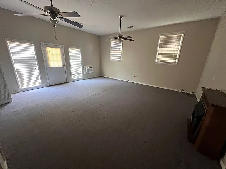 1402 Northgate Dr — Photo 9