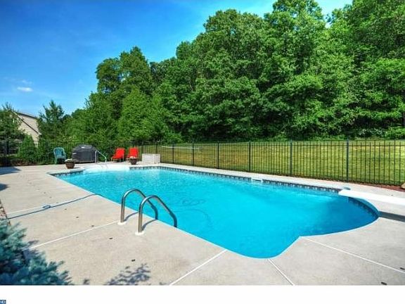 4th image of 73 Hershey Dr