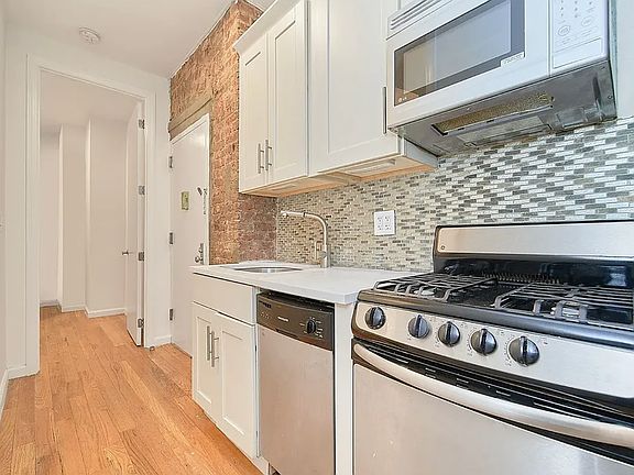 3rd image of 157 Suffolk St APT 301