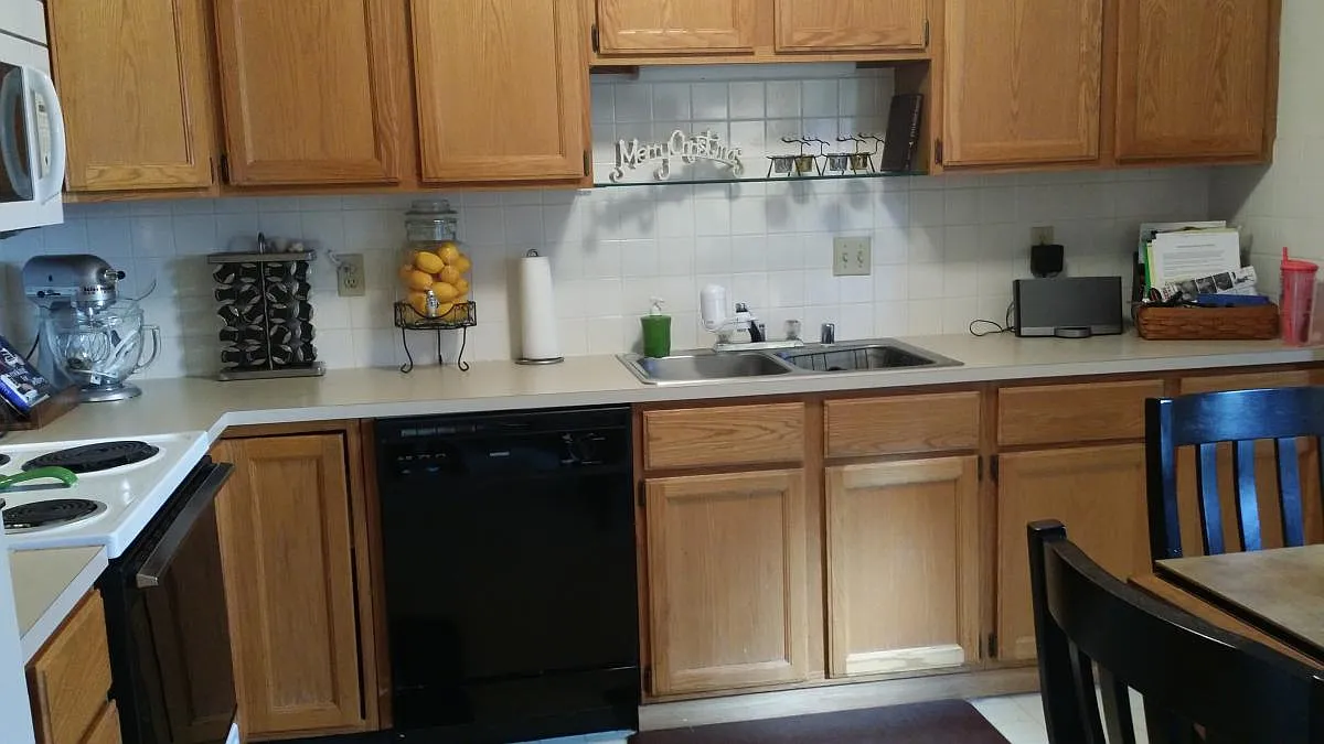 Kitchen - 4720 Harvard Rd