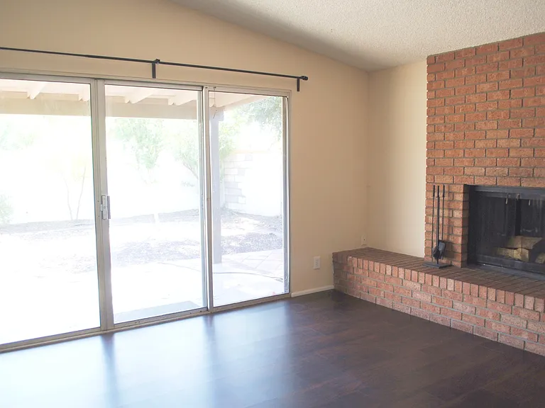 2121 N Villas Ln — Photo 20