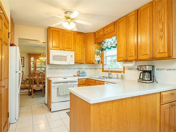 5th image of 2821 Woodland Ave