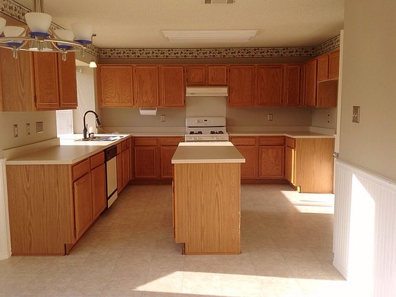 5th image of 1203 Rockridge St