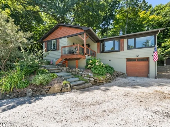 4 Glen Rd, Vernon Twp., NJ 07422