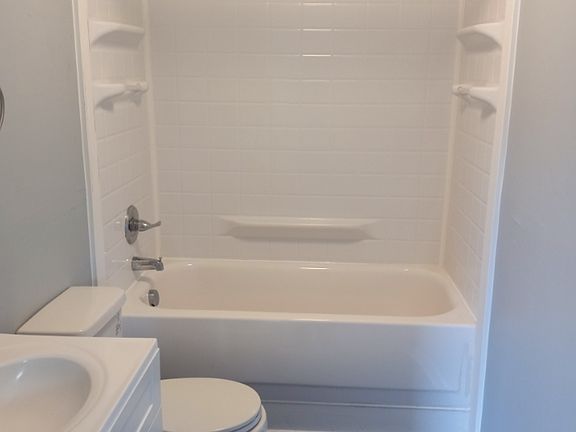 2nd image of 638 Wallace Ave #3G