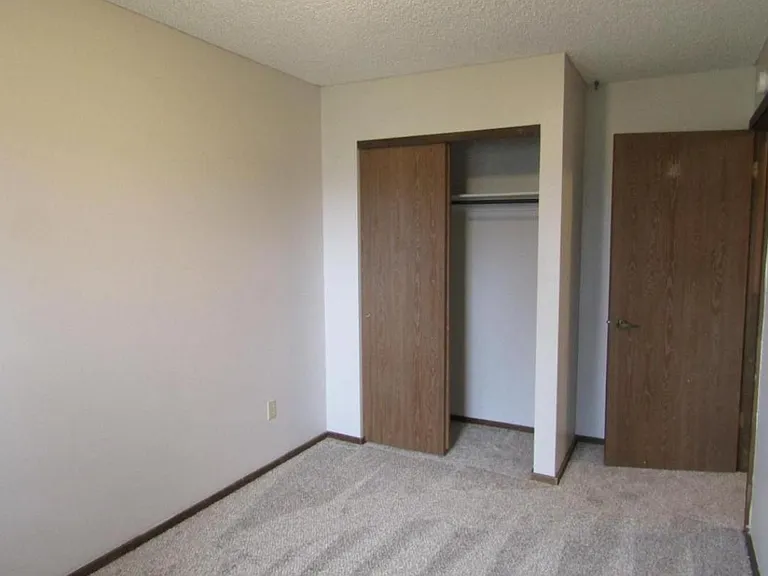627 Willow Creek Ct — Photo 11