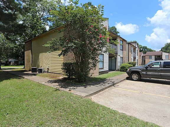 5th image of 808 Charles Barker Ave #402