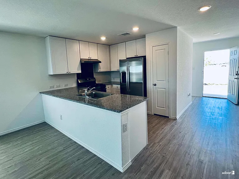 1008 Dignity Way — Photo 4